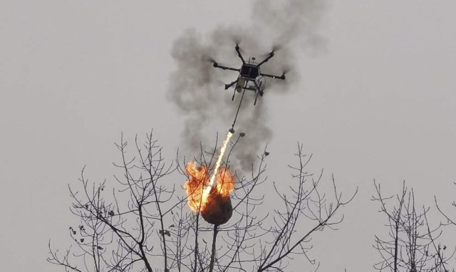 БПЛА знищує осине гніздо 